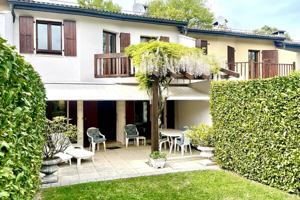 Pretty adjoining villa in Bellevue
