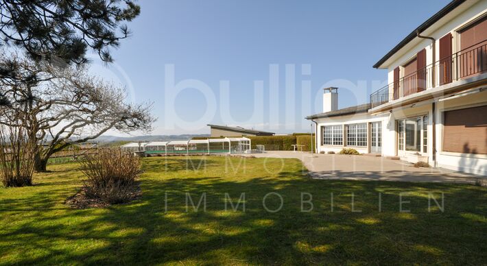 Grande villa individuelle de 9 pièces avec dégagement imprenable