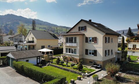Tolles Zweifamilienhaus mit schönem Umschwung