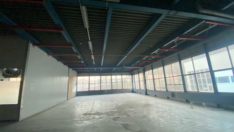 Industrial hall of 2,200 m2 for rent 500 meters from the motorway.