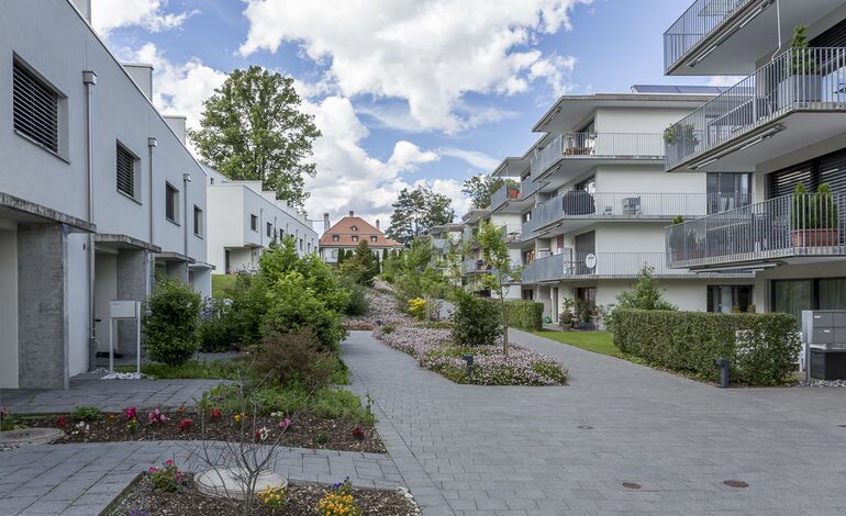 Appartement récent de 4.5 pièces au 2ème étage
aux portes de la ville
