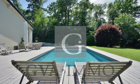 Superb villa with pool located in lush greenery