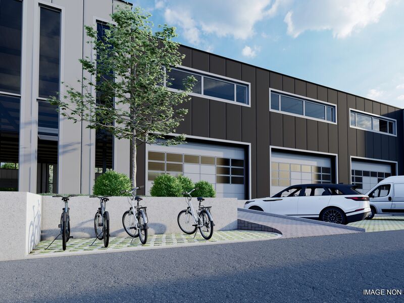 Sale of industrial and artisanal lot of 416 m² on the first floor in E