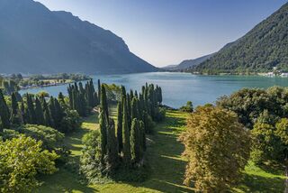 Attractive building land directly on the lake