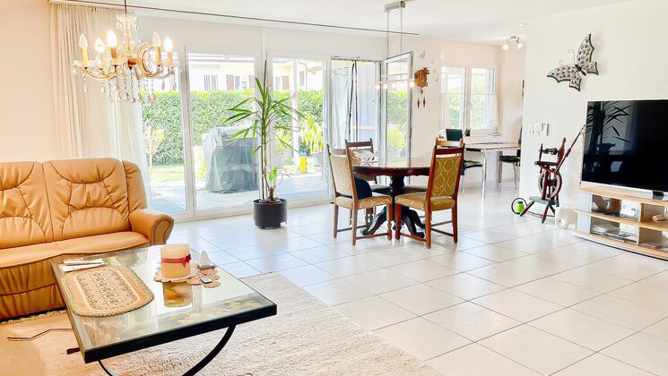 Moderne 4.5 Zimmer Gartenwohnung zum Wohlfühlen