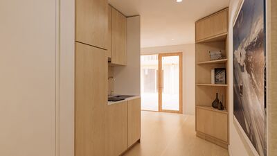 Non-contractual image