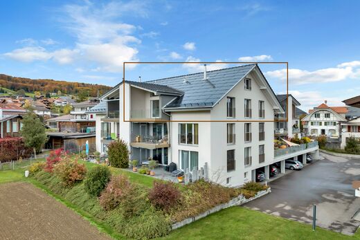 Neuwertige 4.5- Zimmer Attika Wohnung mit Galerie