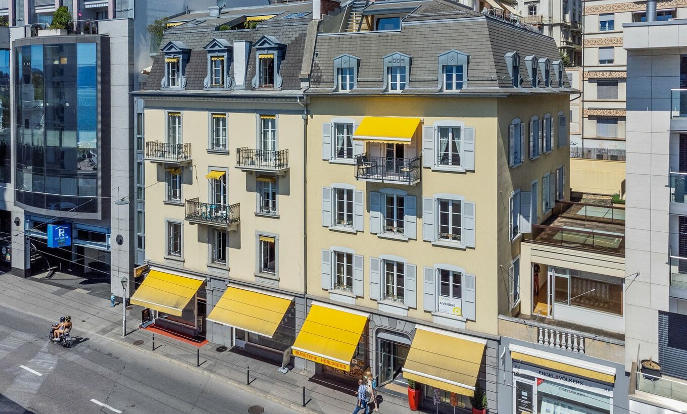 In the heart of the city centre and a stone's throw from the lakefront