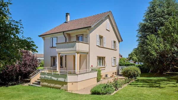 Maison individuelle lumineuse avec beau jardin à Payerne