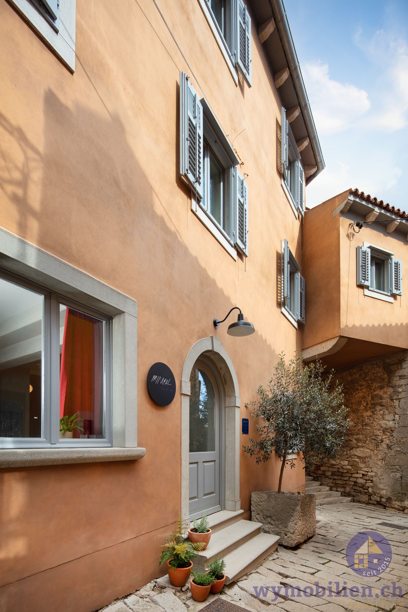 Der Altstadtbummel beginnt direkt vor dem Mirakul