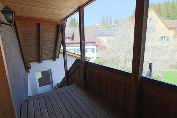 3.5 Zi Wohnung DG; lauschiger Laubenzugang, welcher auch als Balkon genutzt werden kann