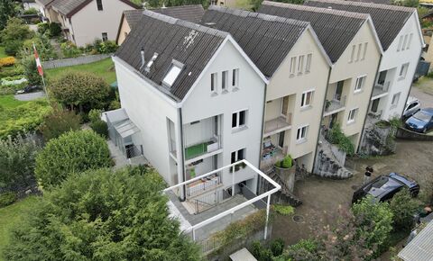 Komfortables Eckhaus mit Garten, 2 Garagen, Sauna und Whirlpool