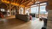 Gryon Immo propose un luxueux chalet de 6 pièces tout en bois de chêne
