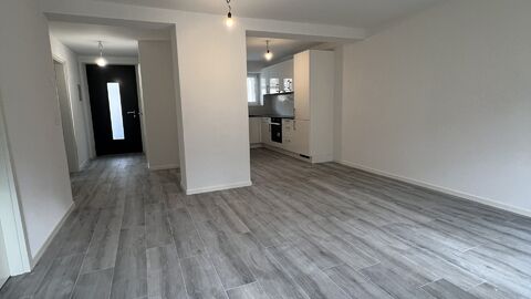 For rent : Fully renovated 3.5-room apartment in small building