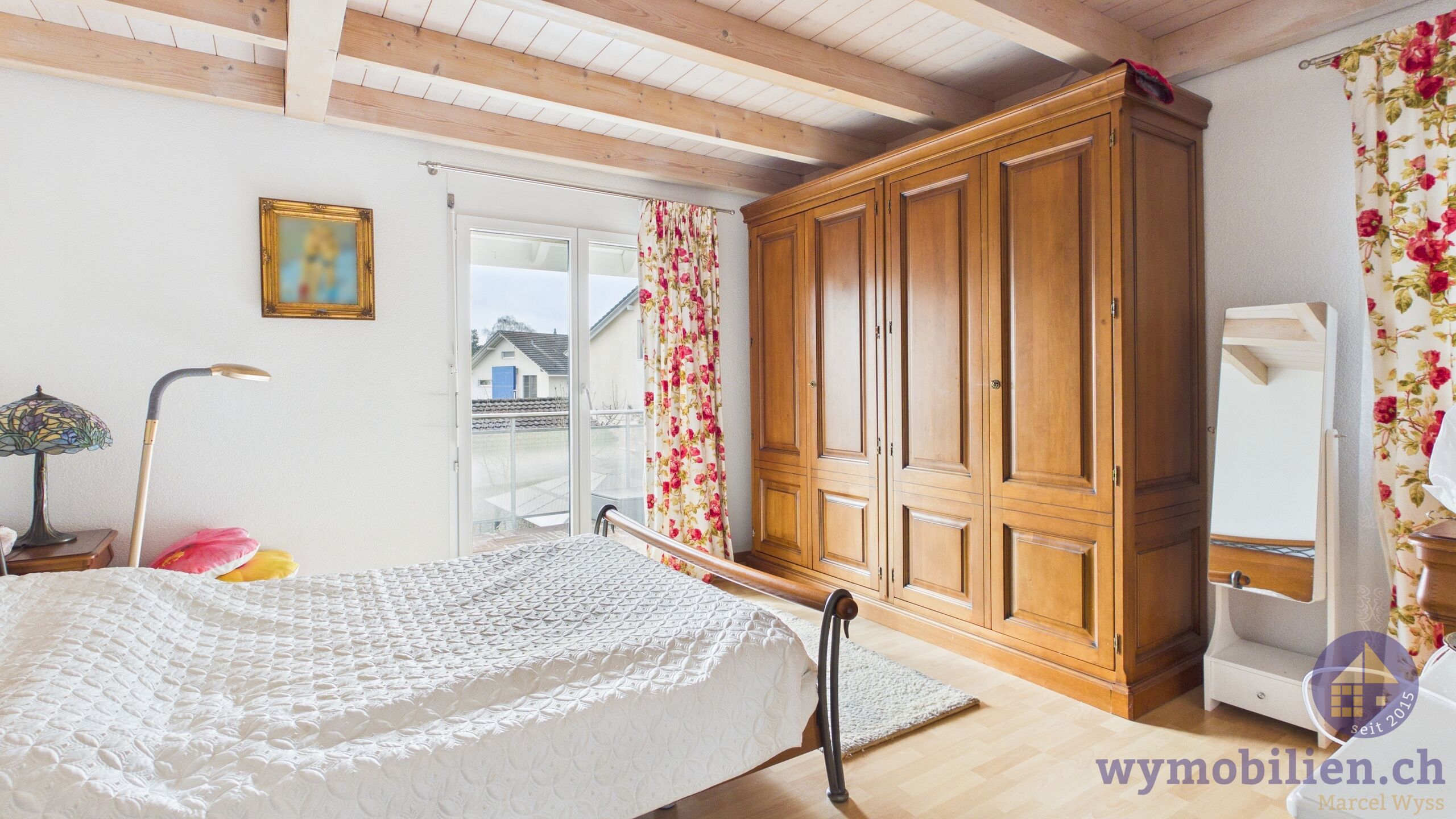 Zimmer OG mit Ausgang auf den Balkon