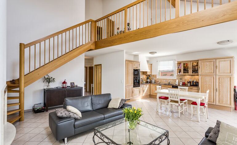 Beaux espaces et luminosité pour ce grand duplex