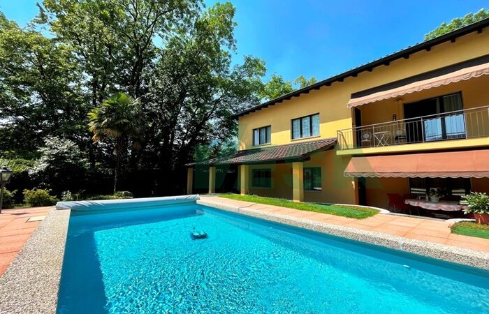 Spaziosa , confortevole e tranquilla villa nel verde con bella piscina