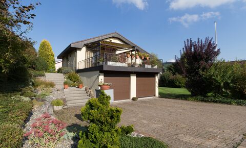 Schmuckes Einfamilienhaus mit schönem Umschwung