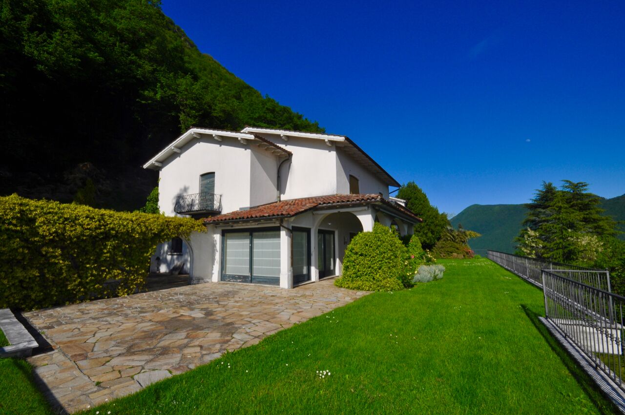 Luxury Villa with Breathtaking View of Lake Lugano in Ruvigliana