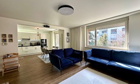 Well-maintained 4.5-room apartment with balcony and indoor parking
