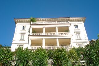 Penthouse in a prestigious period villa with a spectacular lake view