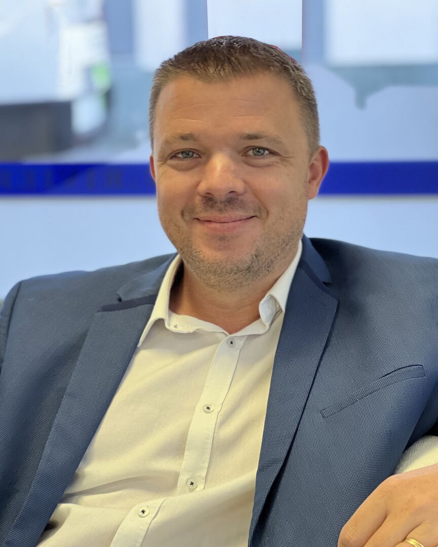 Fabrice von Büren, courtier immobilier. Parle français, anglais
