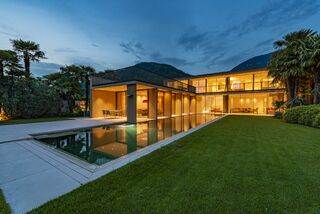 Stunning waterfront villa with pool & boat house