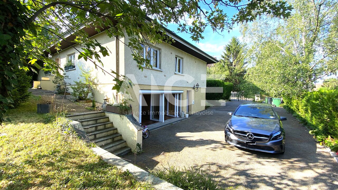 Detached villa on 1'130m2 plot