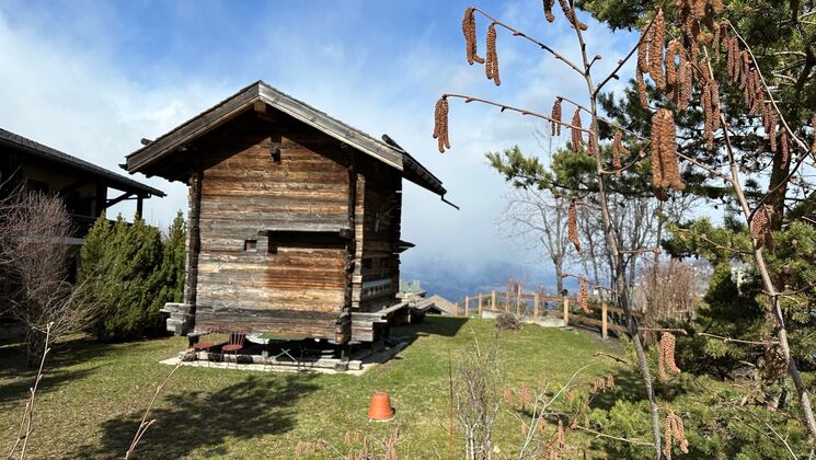 Magnifique terrain à construire  chalet 220m2 en rés.principale