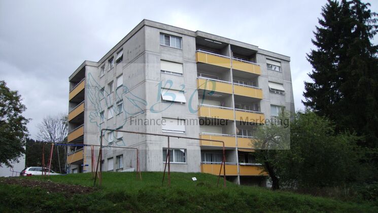 Eine schöne 4,5-Zimmer-Wohnung in einer ruhigen Gegend ist zu vermiete