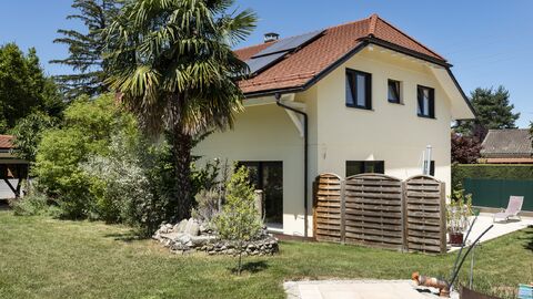 Jolie maison familiale, récente, spacieuse avec 5 chambres à coucher