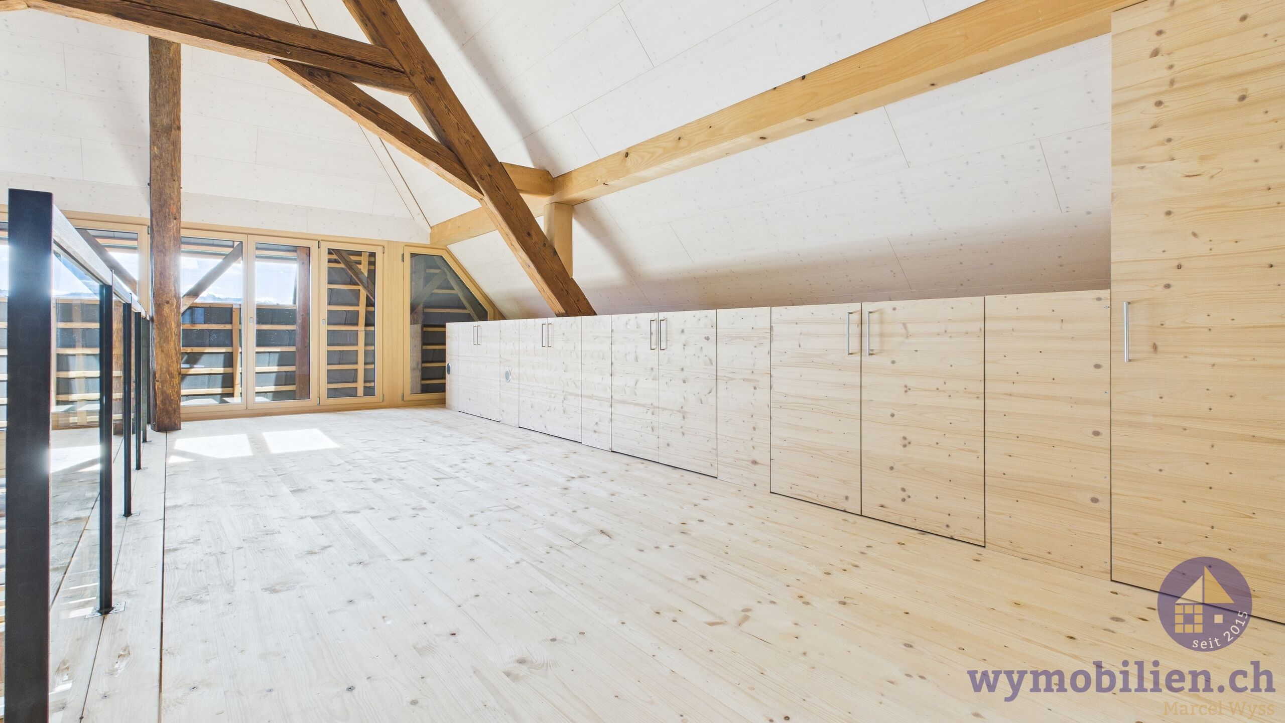 Galerie mit Stauraum 