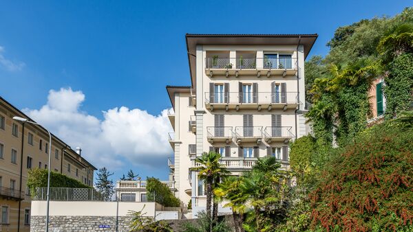 Residenza Diana: penthouse-triplex with lake view and private pool
