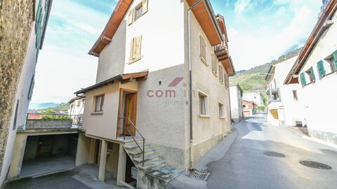 LEYTRON, maison villageoise
3 niveaux, à rénover