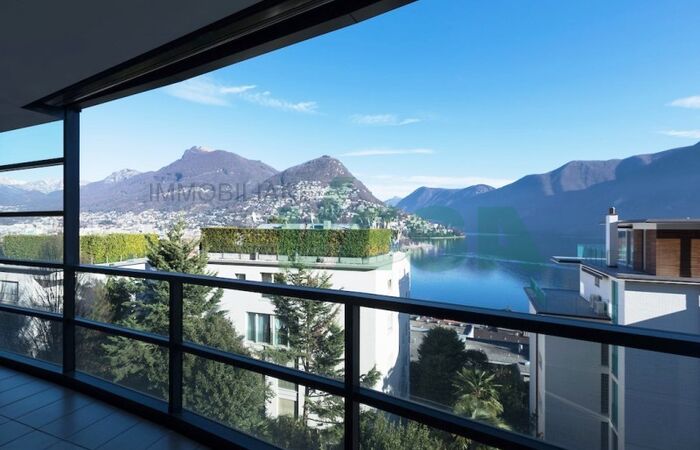 Elegant and bright 4,5 room duplex apartment with wonderful lake view