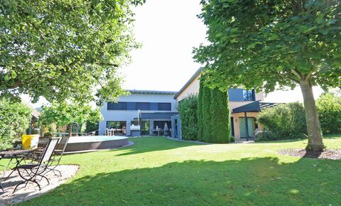 Wohn-Ensemble an 1A-Lage, 5.5 Zi. Haupthaus und 3.5 Zi. Nebenhaus
