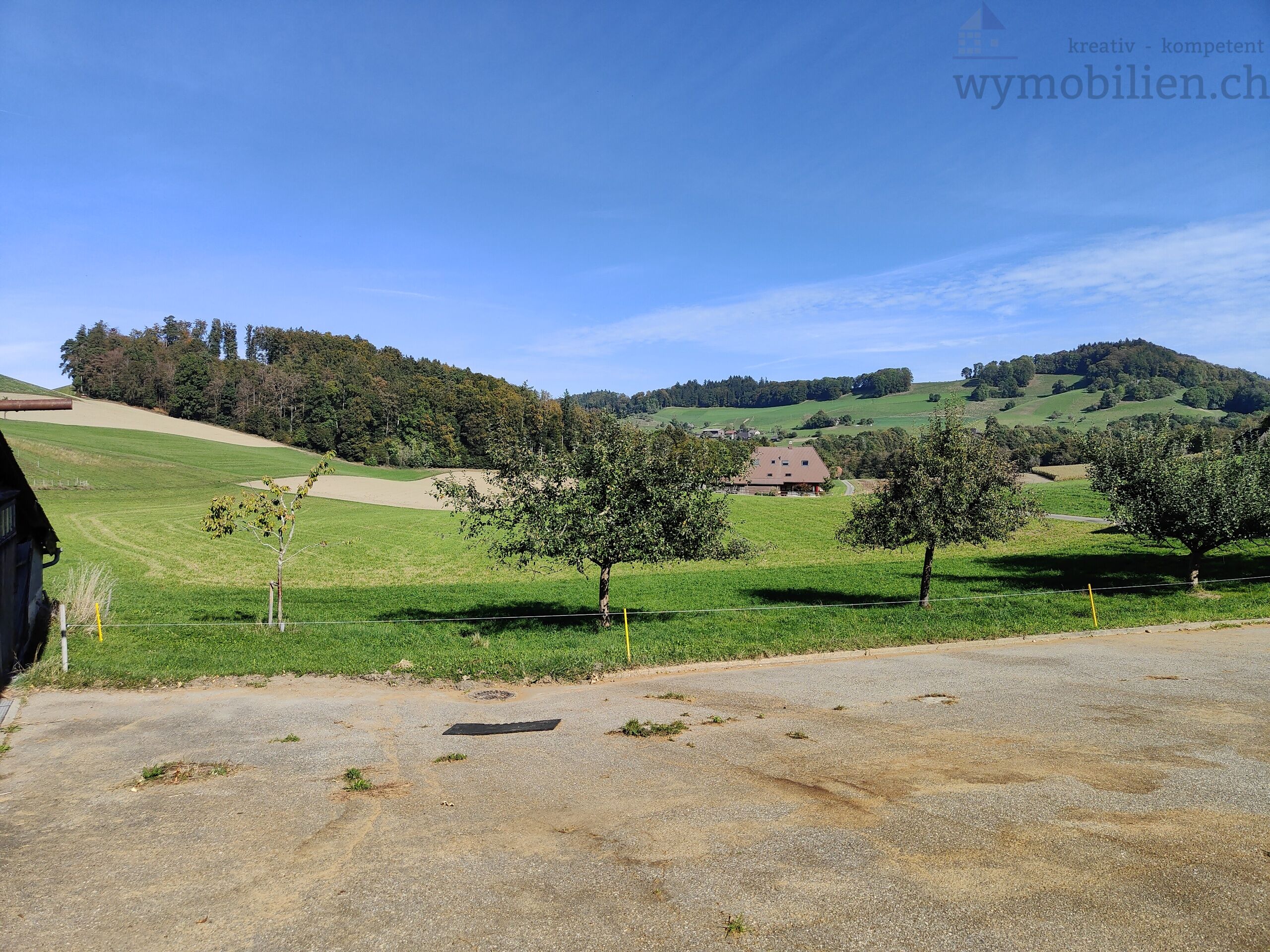 Blick vom Vorplatz in Richtung Norden (Landwirtschaftsland)
