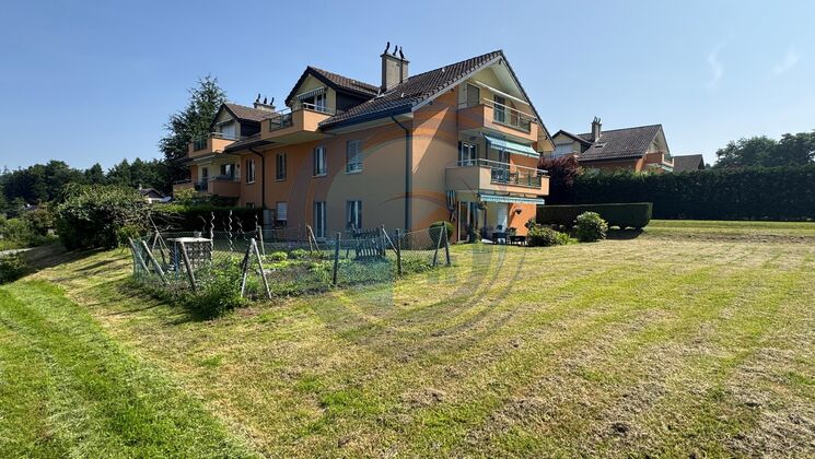 BEL APPARTEMENT TRAVERSANT D'ANGLE DE 4,5 PCES EN REZ-DE-JARDIN