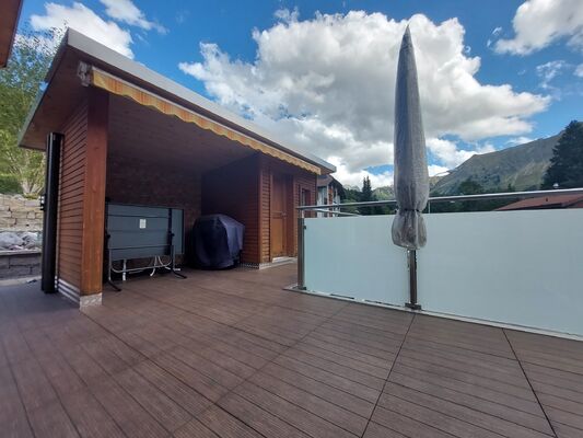 Sitzplatz mit offener Pergola