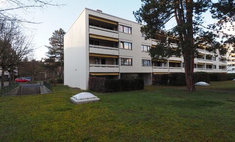 Well-kept condominium with balcony and parking space
