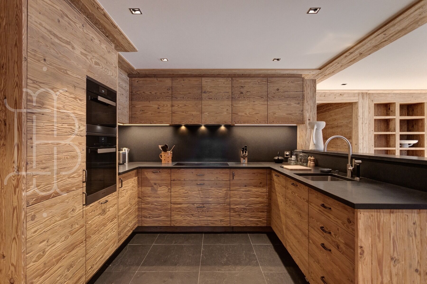 Interior view 4