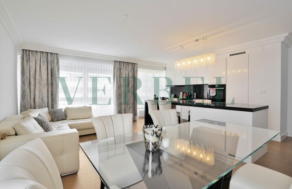Sumptuous renovated apartment in "SI"