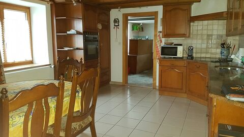 Maison familiale 7 pces
à rénover