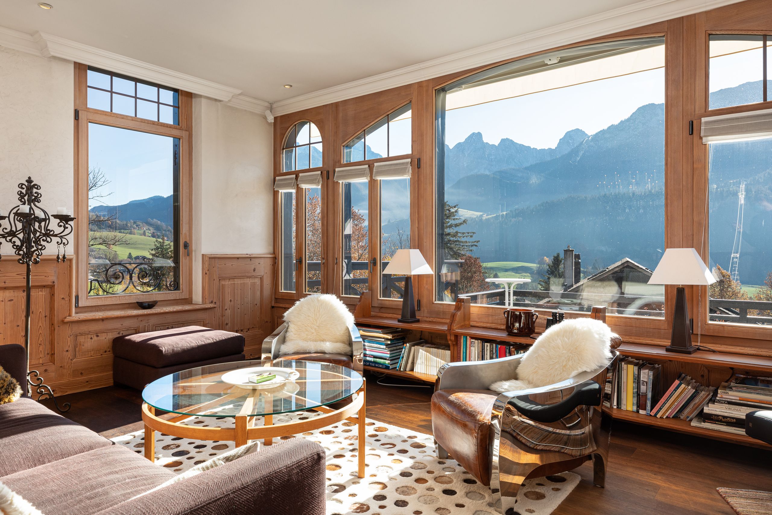 Spacious living room with a splendid view of the mountains