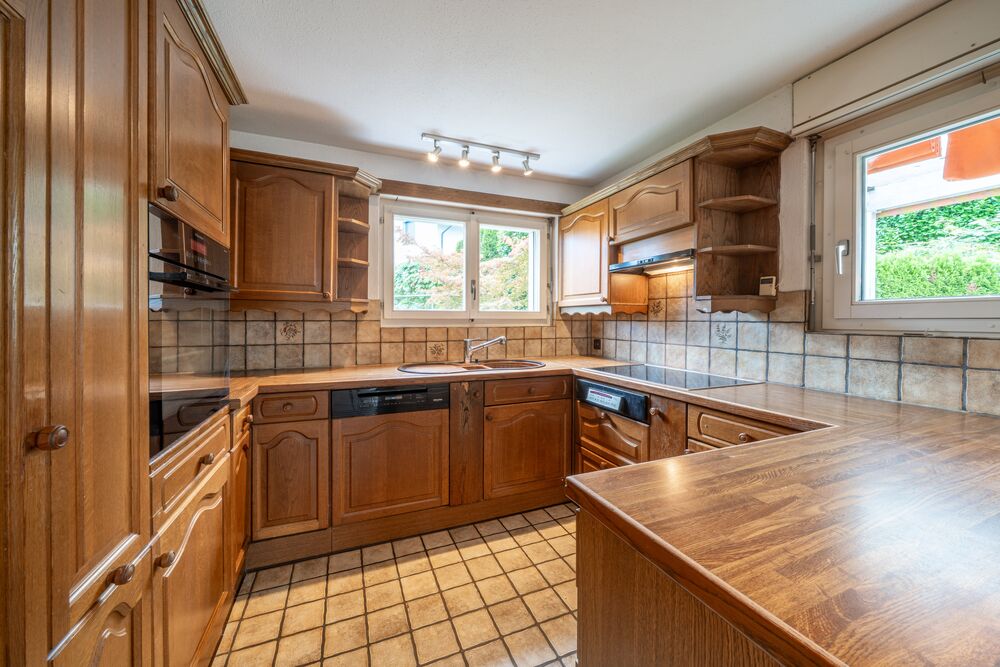 Grosszügiges Einfamilienhaus mit Gartenparadies