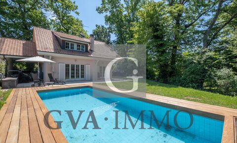 Semi-detached house joined by garages CH-1253 Vandoeuvres