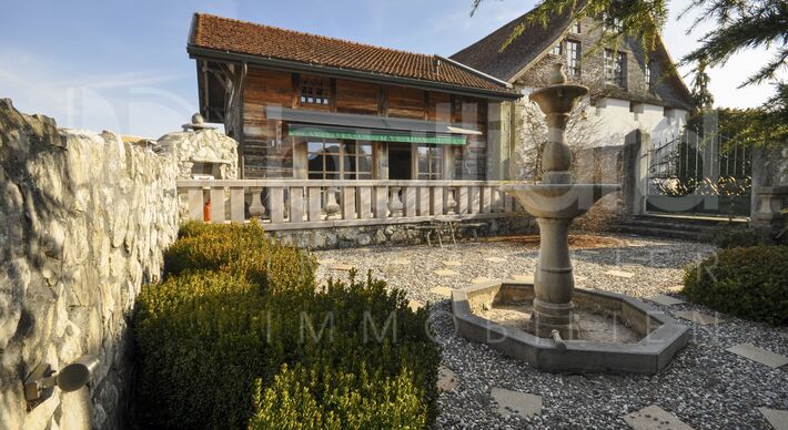 AUTHENTIQUE DEMEURE DE CARACTÈRE
5 pièces, environ 220 m2