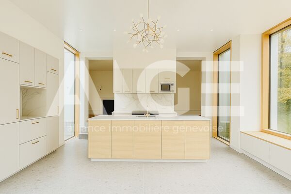 EXCLUSIVITÉ. Magnifique villa de caractère entièrement rénovée