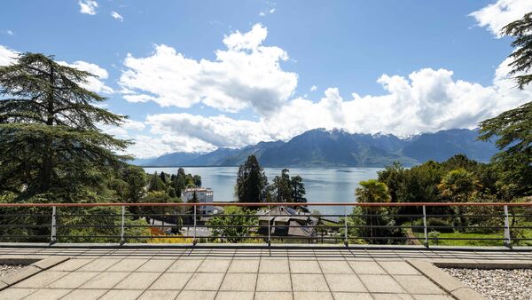 A Bauhaus masterpiece on the shores of the lake