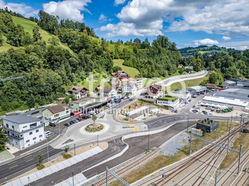 Zentrale Wohn- und Gewerbeimmobilie